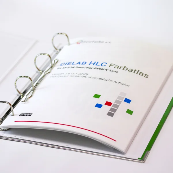 CIELAB HLC Farv Atlas af freieFarbe e.V. - Titel