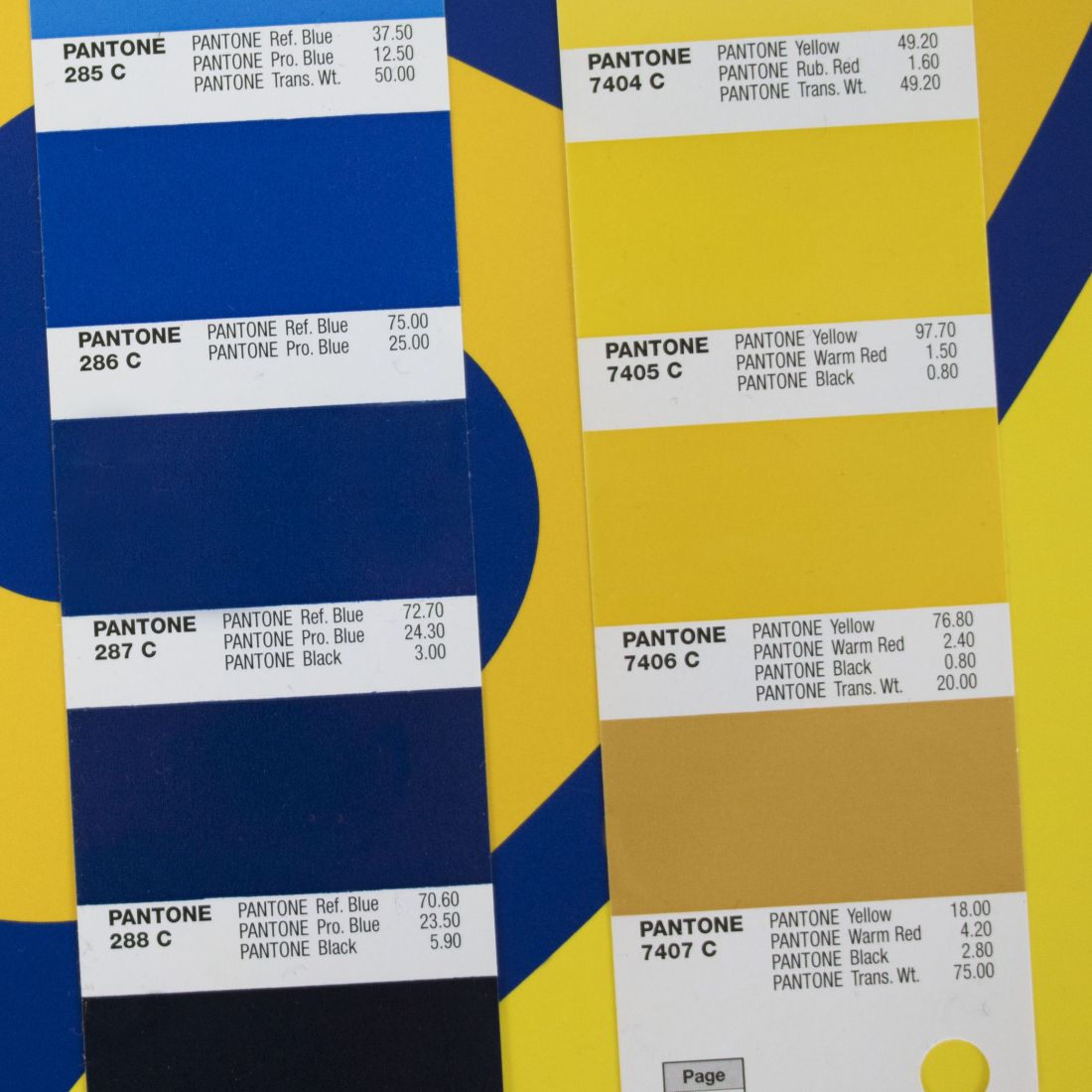 match between PANTONE 287 C and 7406 C with our printed banner